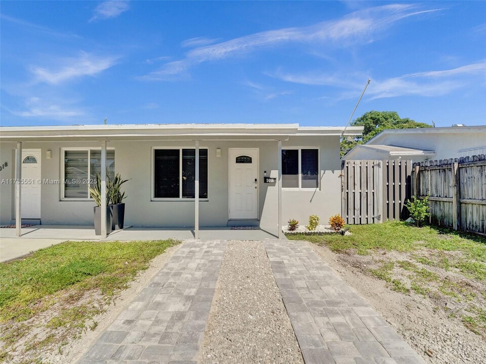 501 NE 57th Ct in Fort Lauderdale, FL - Building Photo