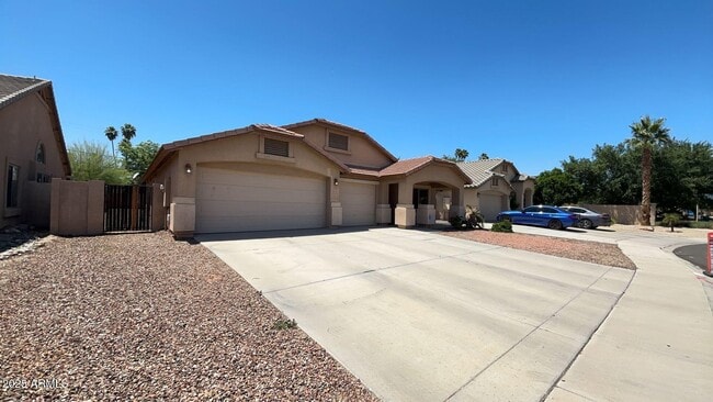 8036 N 56th Ln in Glendale, AZ - Building Photo - Building Photo