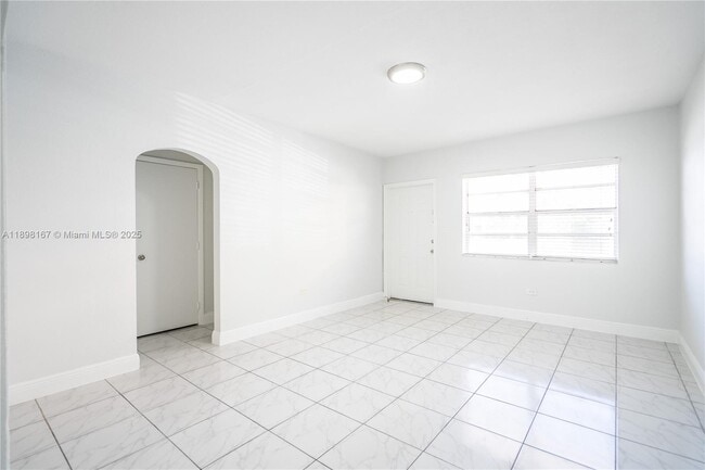 430-481 81st St in Miami Beach, FL - Foto de edificio - Building Photo