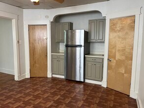 7353 Sackett St, Unit 2 in Philadelphia, PA - Building Photo - Building Photo