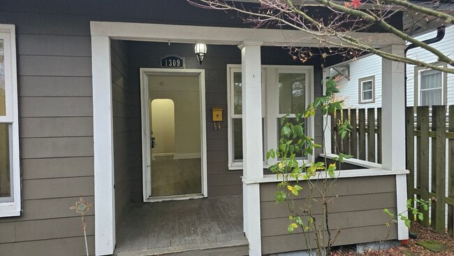 1309 NE 74th Ave in Portland, OR - Building Photo - Building Photo