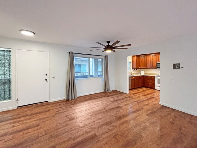 2540 Clairemont Dr in San Diego, CA - Building Photo - Building Photo