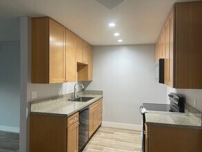 23930 Los Codona Ave, Unit 106 in Torrance, CA - Building Photo - Building Photo