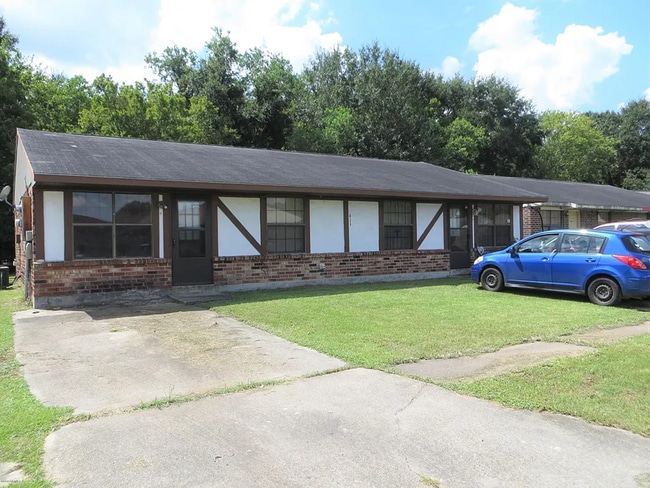 property at 411 Knollwood Cir
