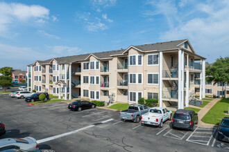 Arrowhead Park Apartments in Austin, TX - Building Photo - Building Photo