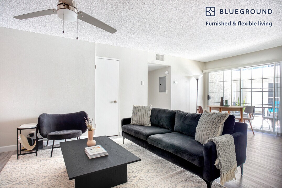 8560 W Olympic Blvd-Unit -FL1-ID1117 in Los Angeles, CA - Building Photo