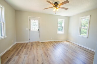 610 W Republic Ave in Salina, KS - Building Photo - Building Photo