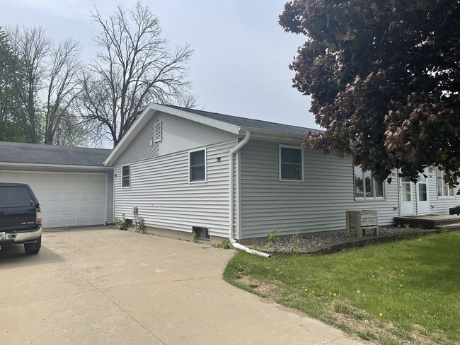 703 Coolidge Ave in Little Chute, WI - Building Photo - Building Photo