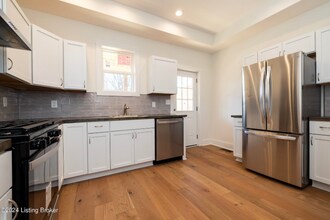 426 E Oak St in Louisville, KY - Foto de edificio - Building Photo