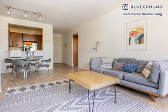 7100 Playa Vista Dr, Unit FL2-ID1353 in Los Angeles, CA - Building Photo - Building Photo