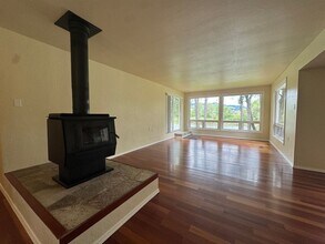 15928 N Umpqua Hwy in Roseburg, OR - Building Photo - Building Photo