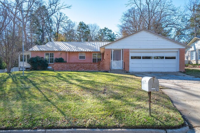 175 E Elm St in Canton, TX - Foto de edificio - Building Photo