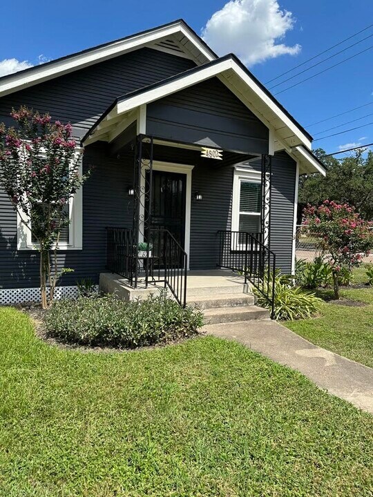 4802 Siegel St in Houston, TX - Foto de edificio