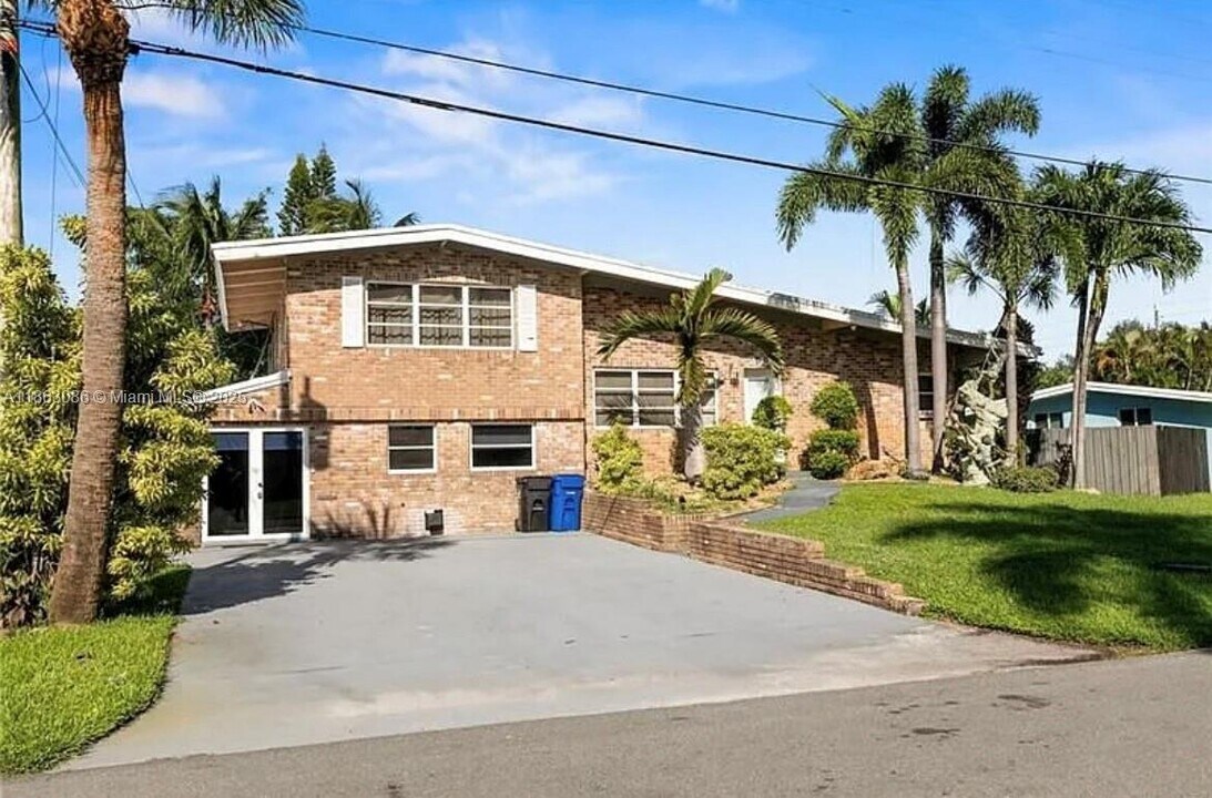 2413 Nassau Ln in Fort Lauderdale, FL - Building Photo