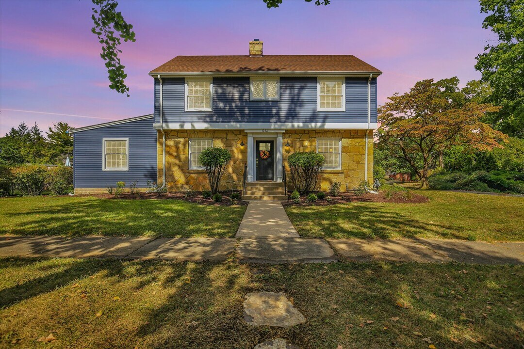 1212 W Healey St in Champaign, IL - Building Photo