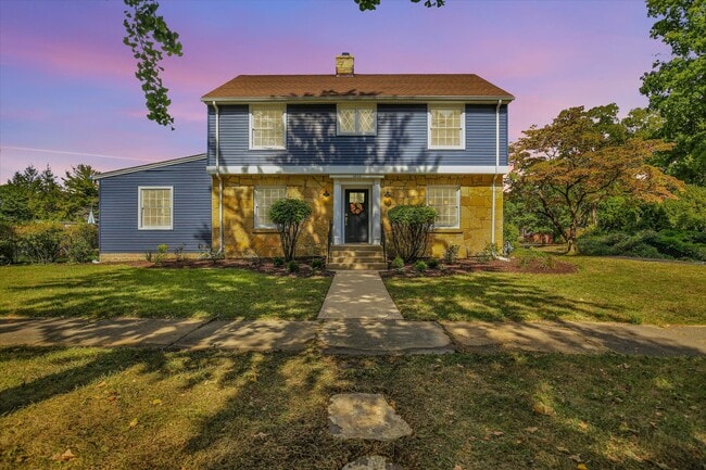 property at 1212 W Healey St