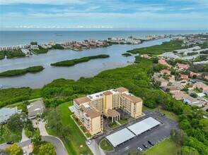 9000 Commodore Dr in Seminole, FL - Building Photo - Building Photo