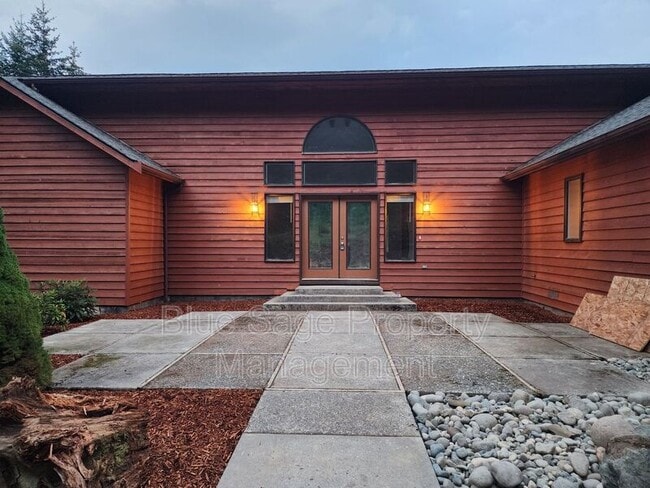 1965 Baker View Dr in Sequim, WA - Building Photo - Building Photo