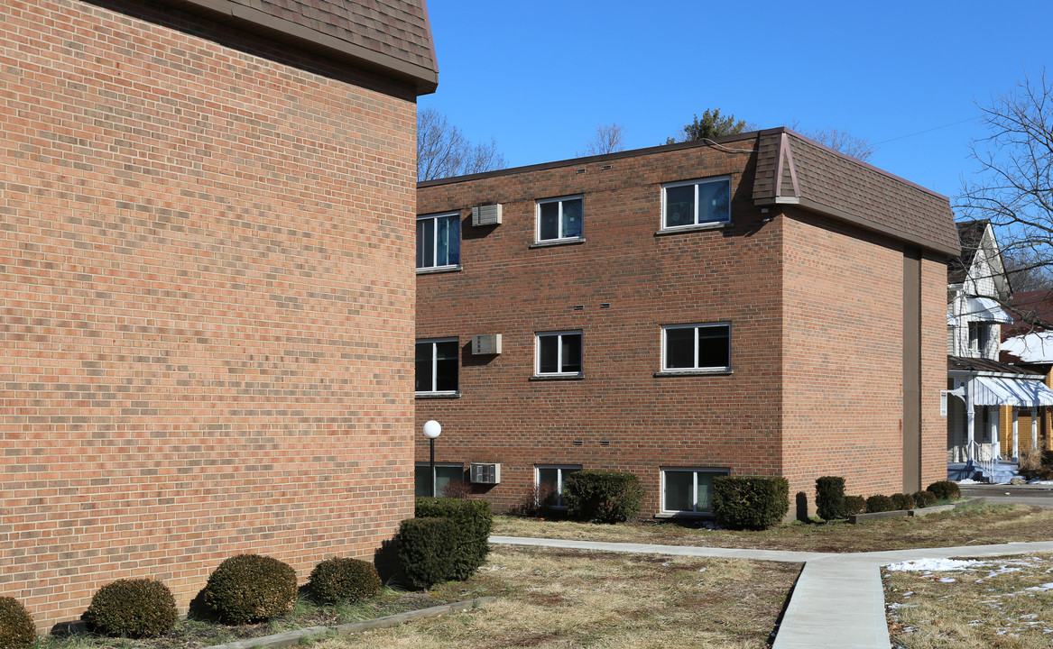 Vernon Court Apartments in Cincinnati, OH - Building Photo