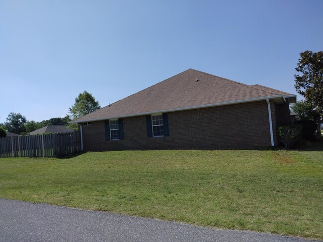 5226 Moore Loop in Crestview, FL - Building Photo - Building Photo