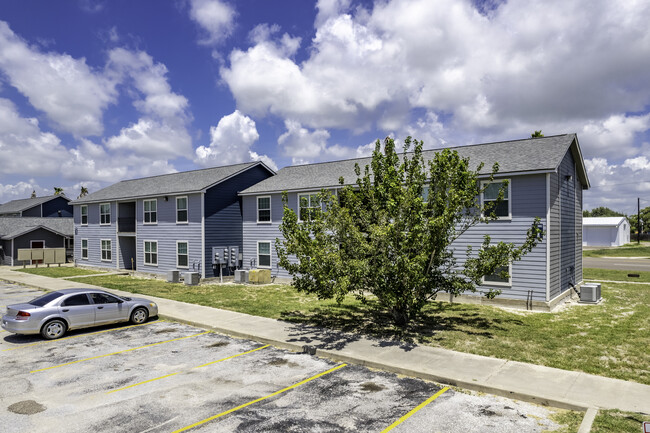 St. Laurent Apartments in Aransas Pass, TX - Foto de edificio - Building Photo