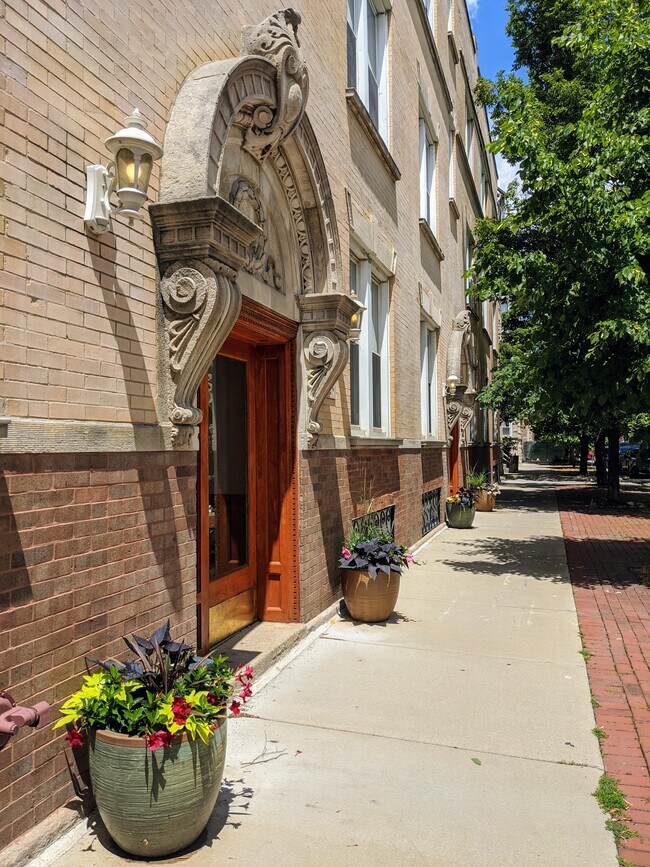 Harris Point Chicago in Chicago, IL - Foto de edificio - Building Photo