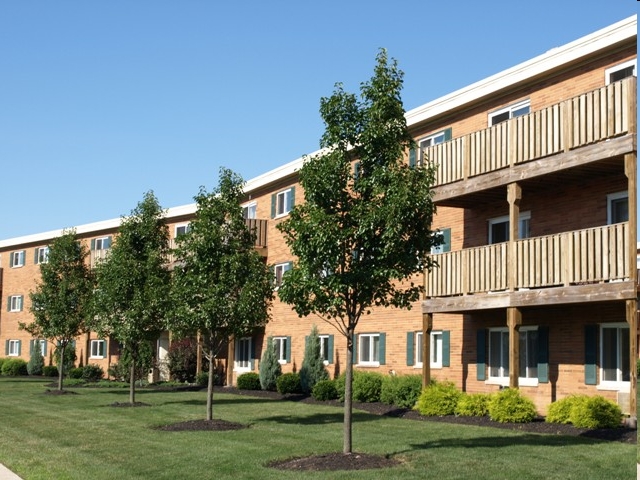 Valley York Apartments in Parma Heights, OH - Foto de edificio - Building Photo