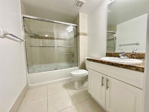 9357 SW 77th Ave, Unit 95-2044 in Miami, FL - Building Photo - Building Photo