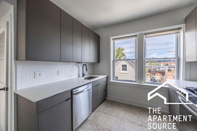 3049 W Medill Ave in Chicago, IL - Building Photo - Building Photo