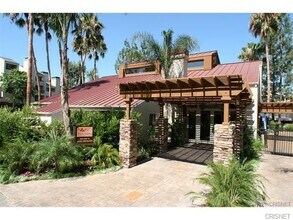 5510 Owensmouth Ave in Los Angeles, CA - Building Photo - Building Photo