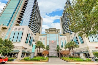 5925 Almeda Rd in Houston, TX - Building Photo - Building Photo