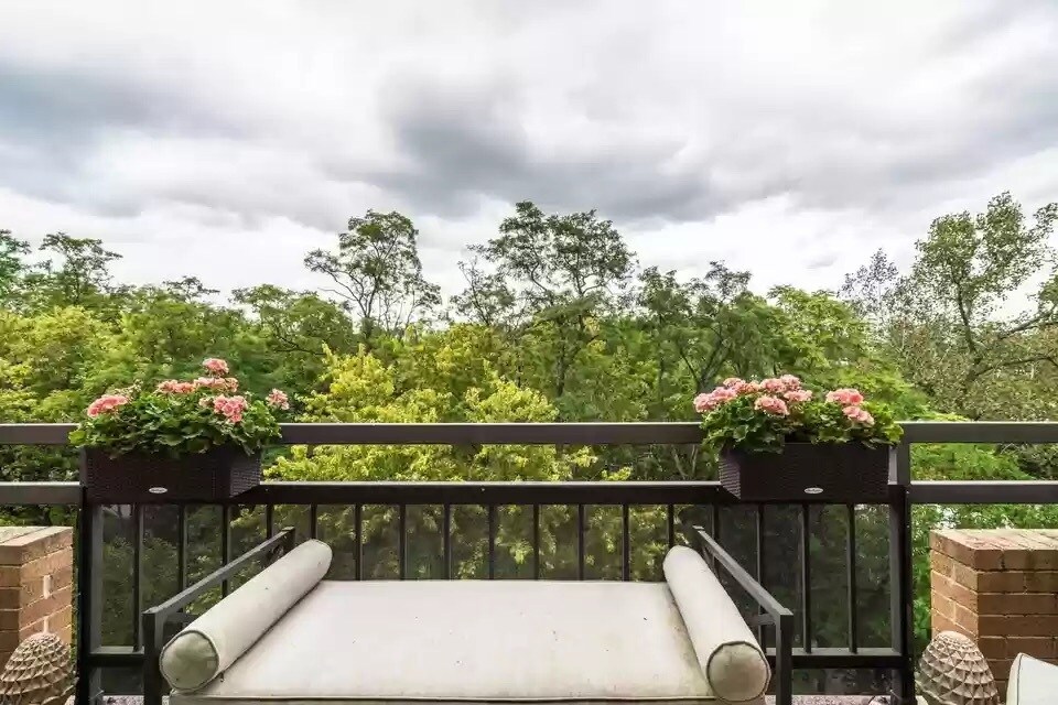 2111 Wisconsin Ave NW, Unit 613 in Washington, DC - Foto de edificio