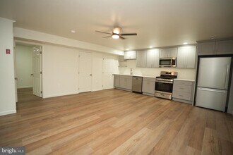 22271 Goldenrod Dr in California, MD - Building Photo - Building Photo