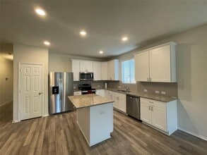 1801 T H Johnson Dr in Taylor, TX - Building Photo - Building Photo