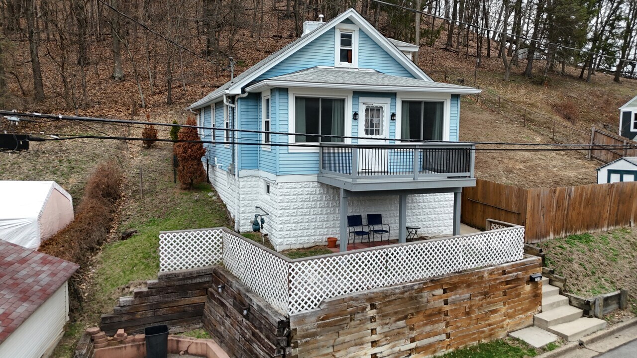 798 Valley Rd in Ambridge, PA - Building Photo