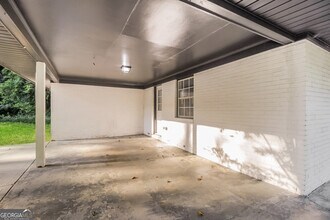 1075 Starline Dr in Smyrna, GA - Building Photo - Building Photo