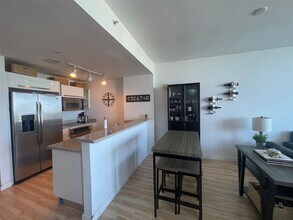 601 NE 36th St, Unit 3150 in Miami, FL - Foto de edificio - Building Photo
