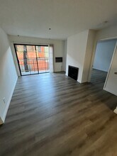 1621 Venice Blvd, Unit 207 in Los Angeles, CA - Building Photo - Building Photo