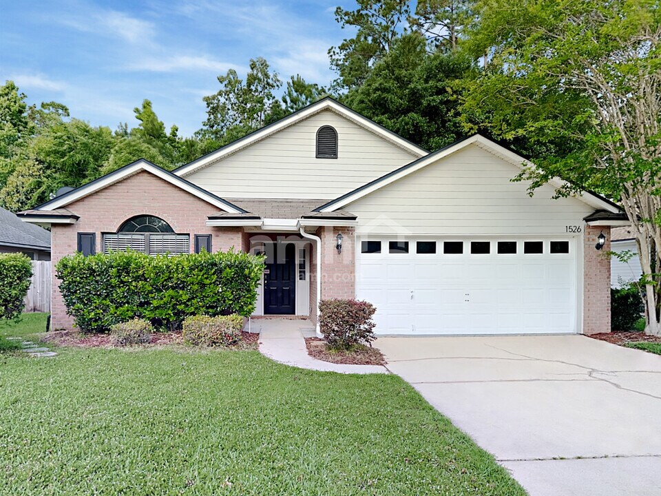 1526 Bay Harbor Dr in Orange Park, FL - Building Photo