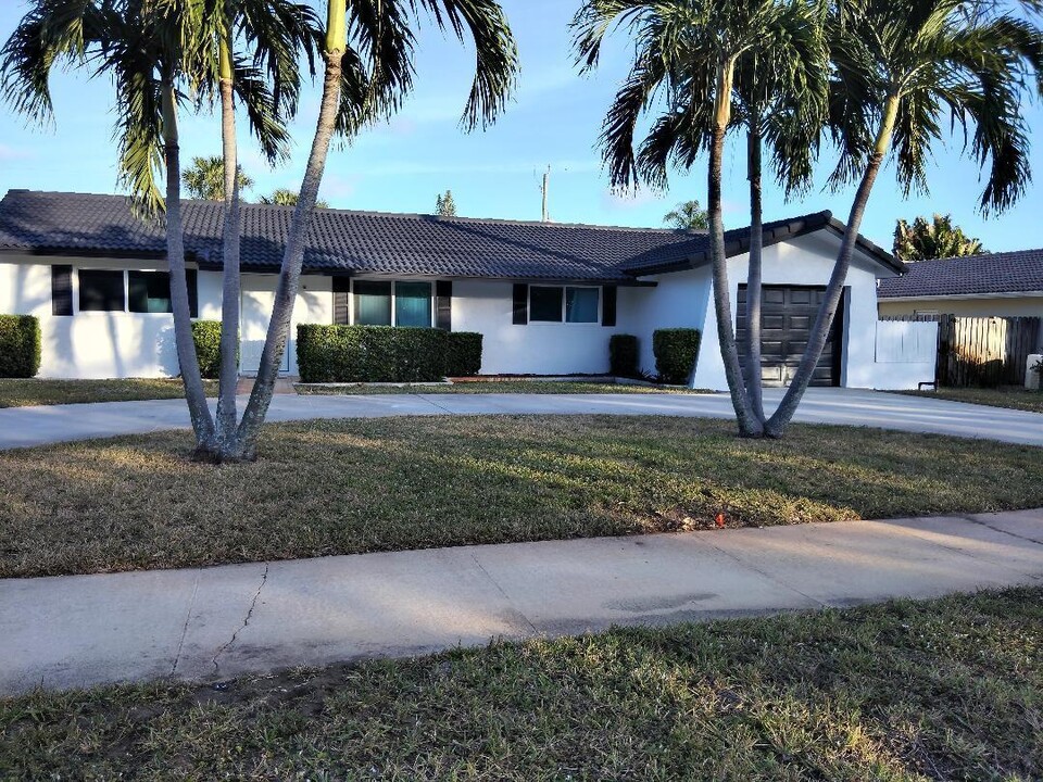 12938 Ellison Wilson Rd in North Palm Beach, FL - Foto de edificio