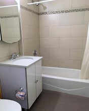 521 W 48th St in New York, NY - Building Photo - Building Photo