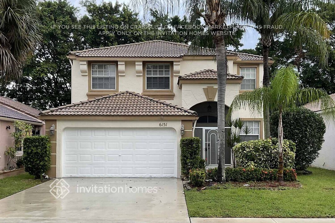 6151 Branchwood Dr in Greenacres, FL - Building Photo