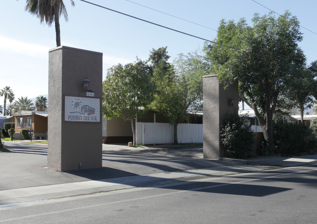 Pueblo del Sol in Indio, CA - Foto de edificio