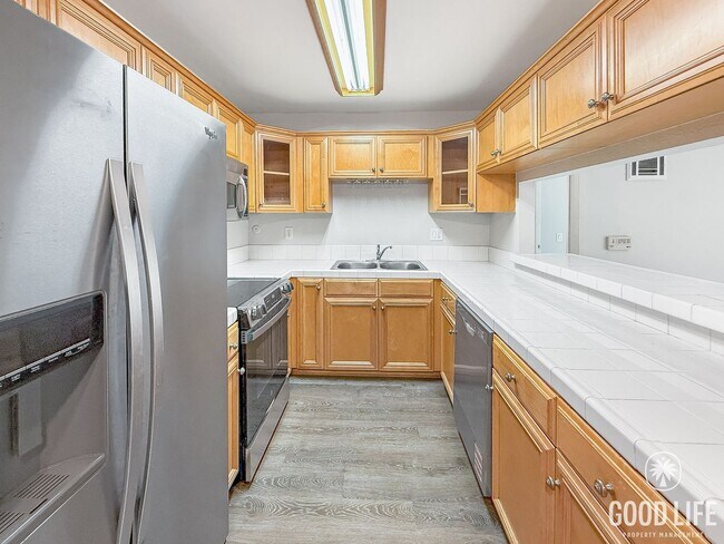 554 Telegraph Canyon Rd in Chula Vista, CA - Foto de edificio - Building Photo