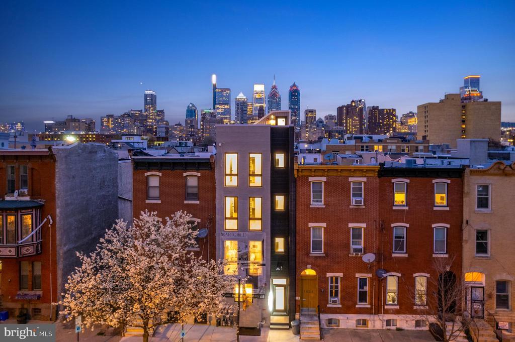 1623 Christian St in Philadelphia, PA - Building Photo