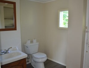 9 Miner Ave in Waterford, CT - Building Photo - Building Photo