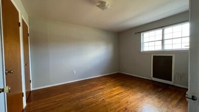 305 College Dr, Unit 305 in Edison, NJ - Building Photo - Building Photo