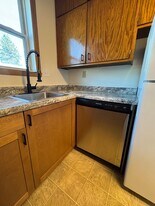 906 8th St S in Moorhead, MN - Building Photo