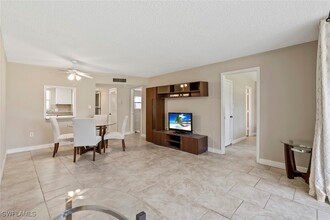 170 Turtle Lake Ct in Naples, FL - Foto de edificio - Building Photo