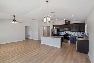 2256 GLADIOLUS Ln in Mascotte, FL - Building Photo - Building Photo